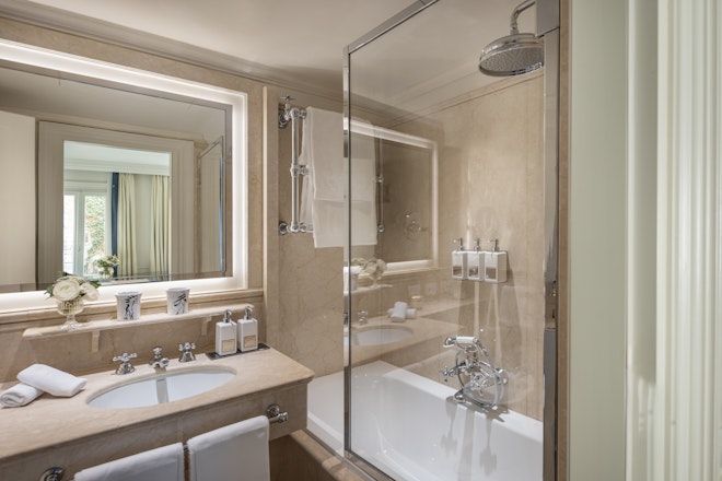 Studio - Bathroom