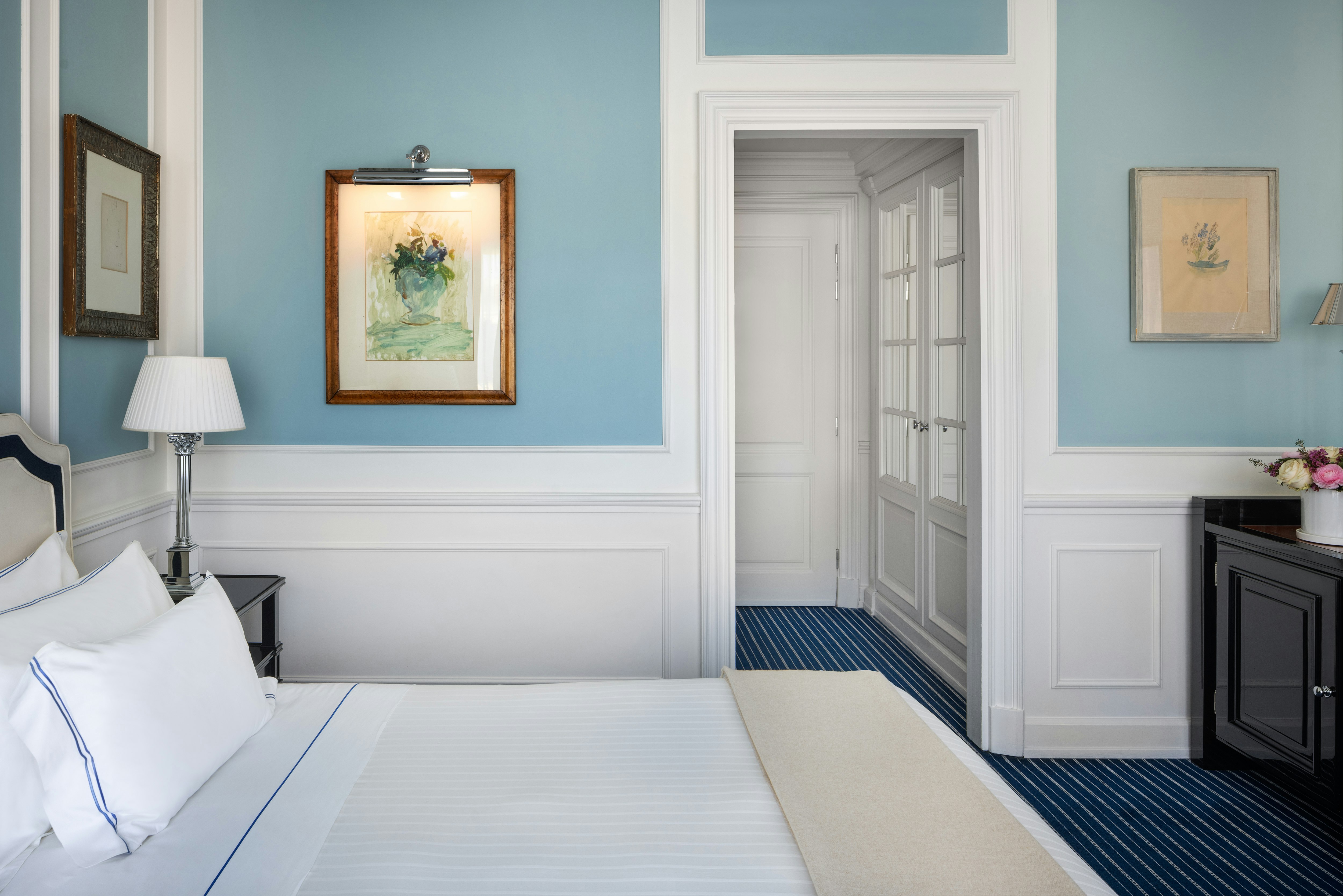 Deluxe Double River - Bedroom