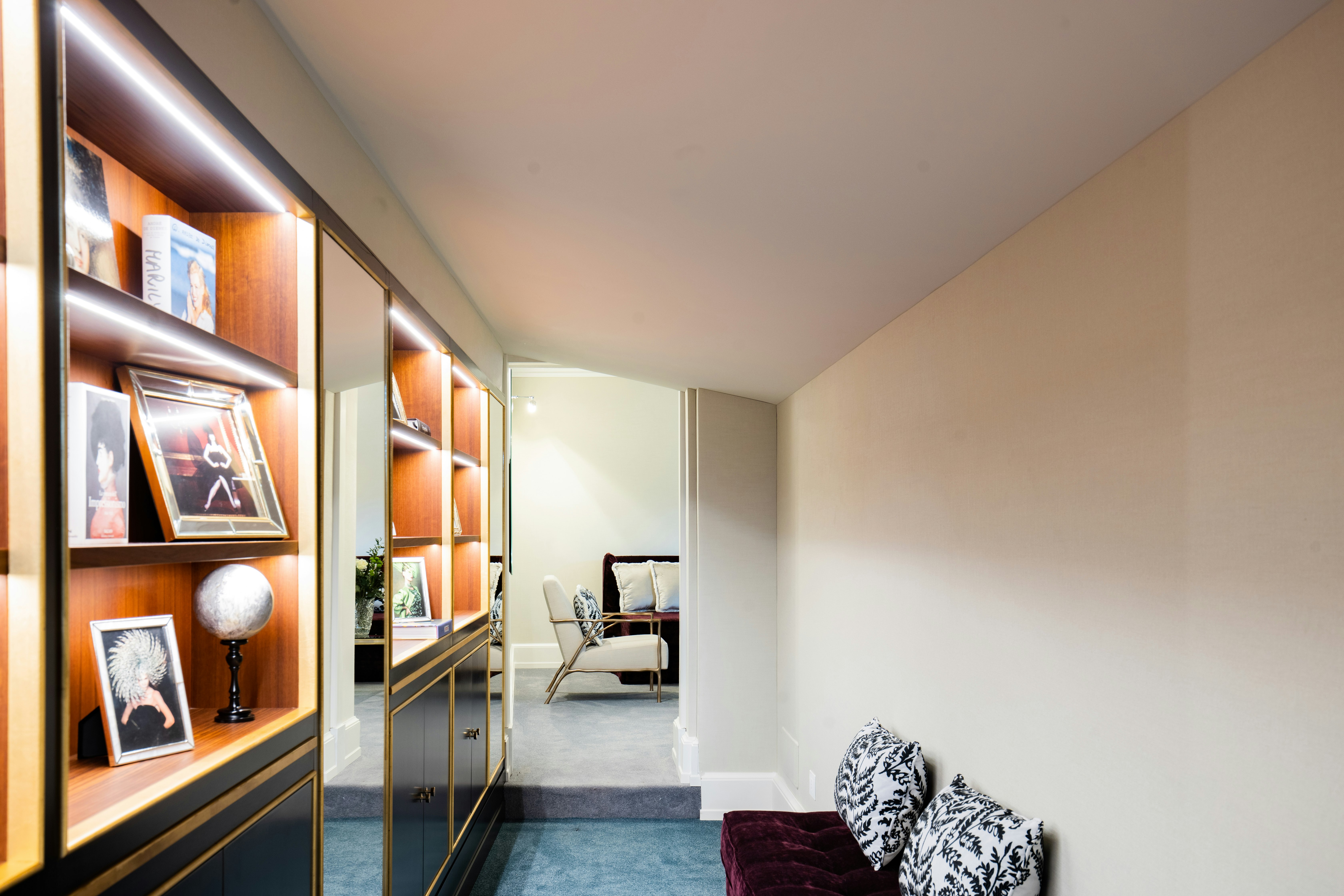 Donizetti Suite corridor