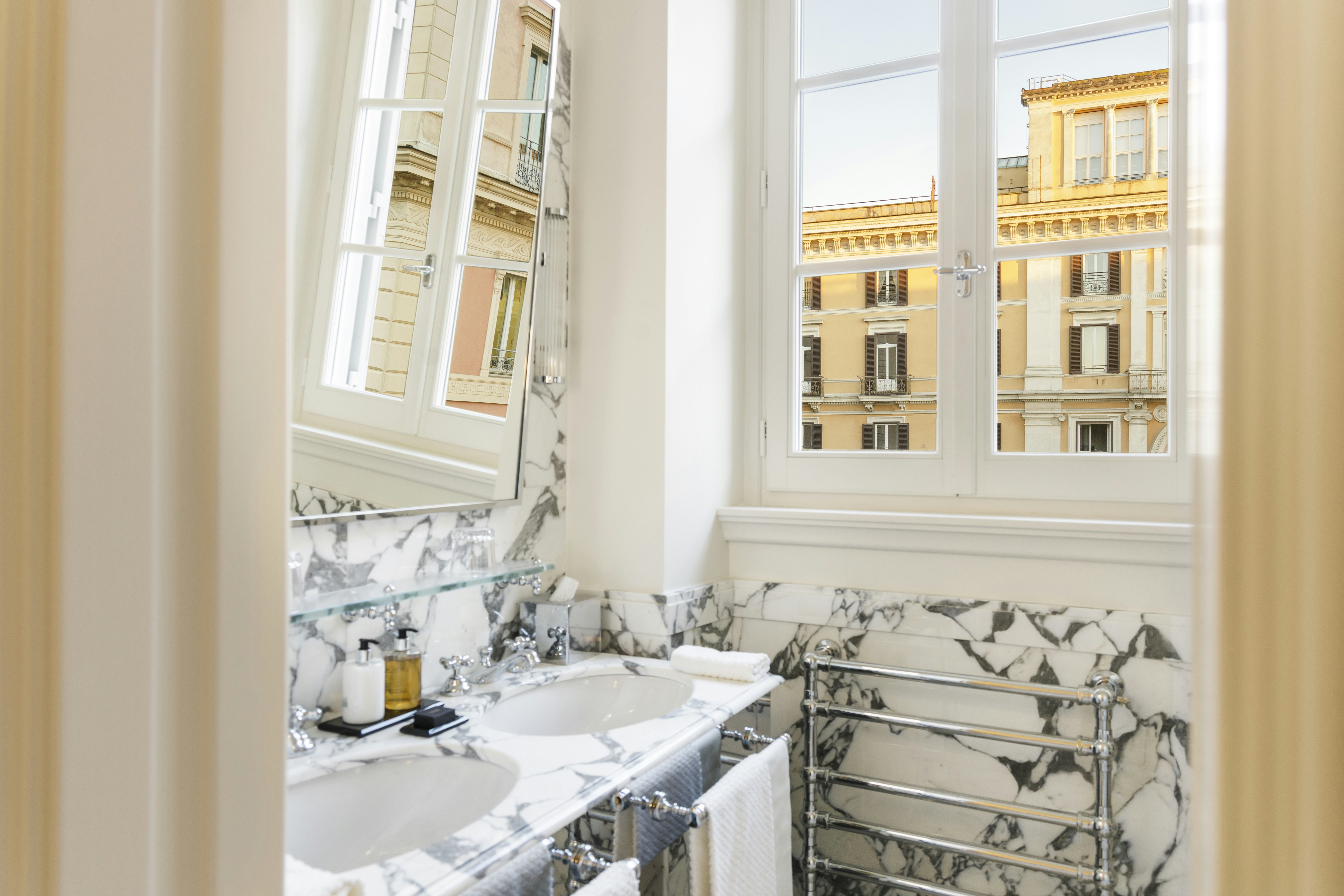 Deluxe Room Bathroom