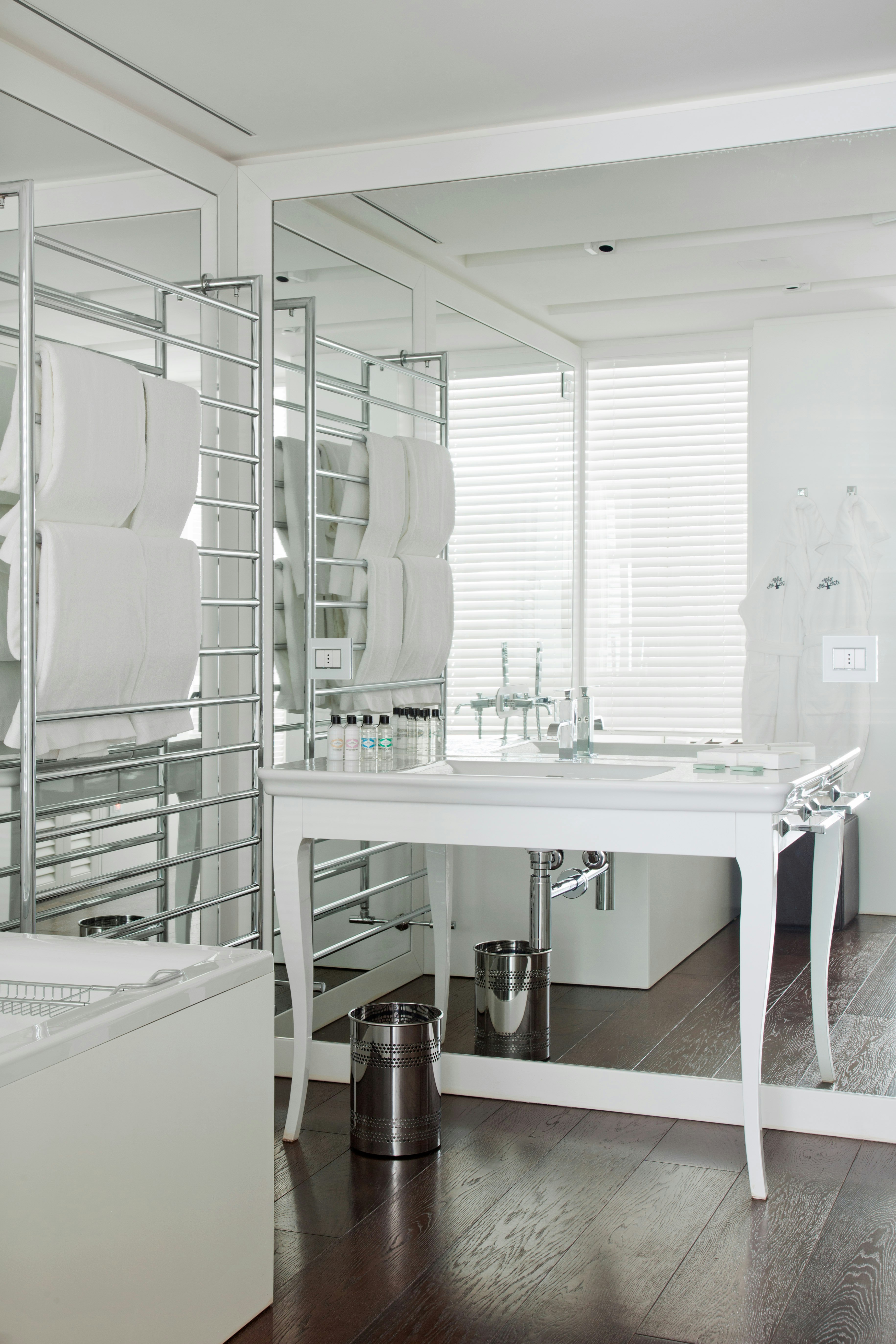 Executive Suite - Bathroom