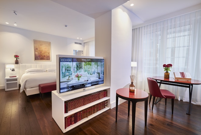 Executive Suite - Living Area