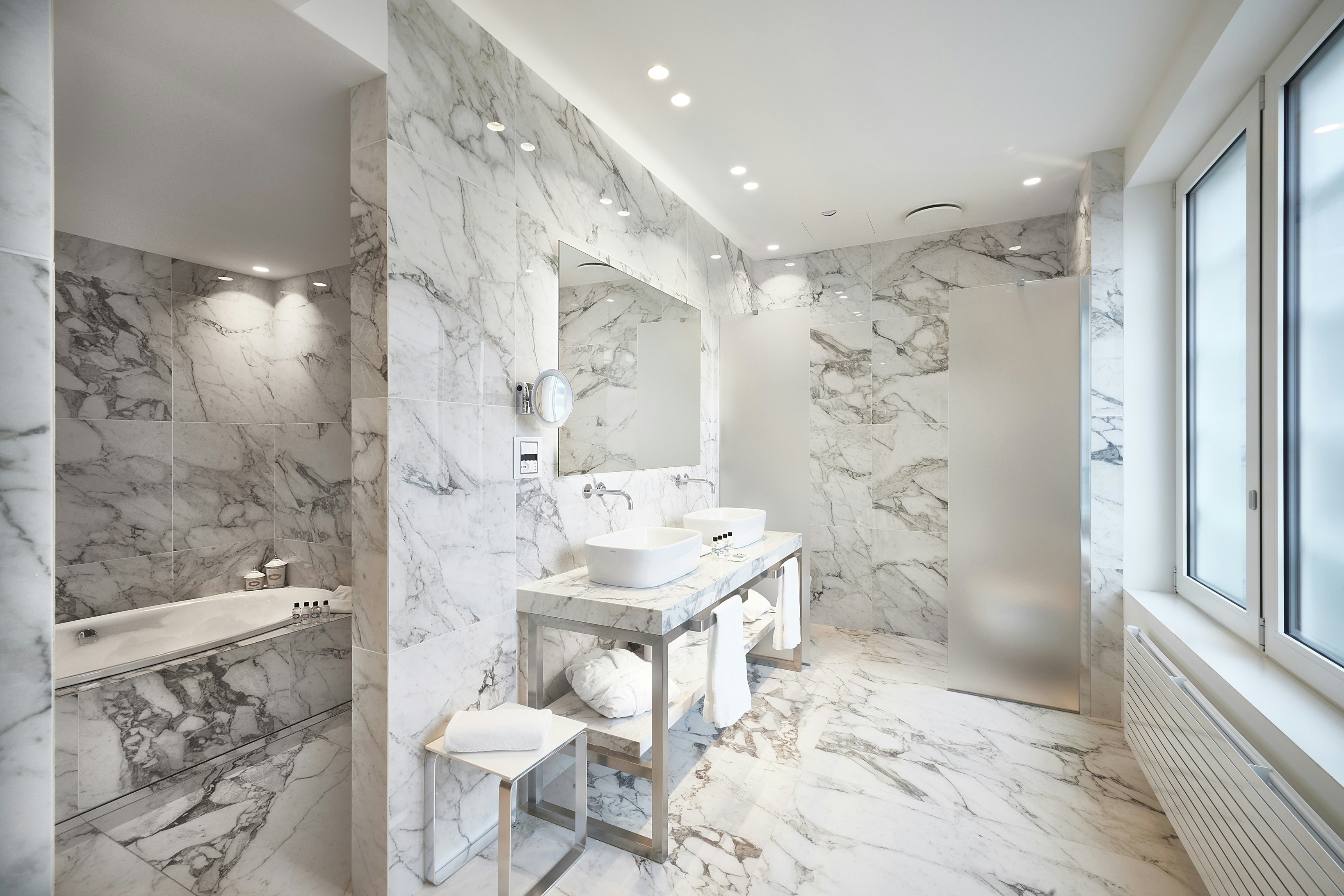 Family Suite - Bathroom