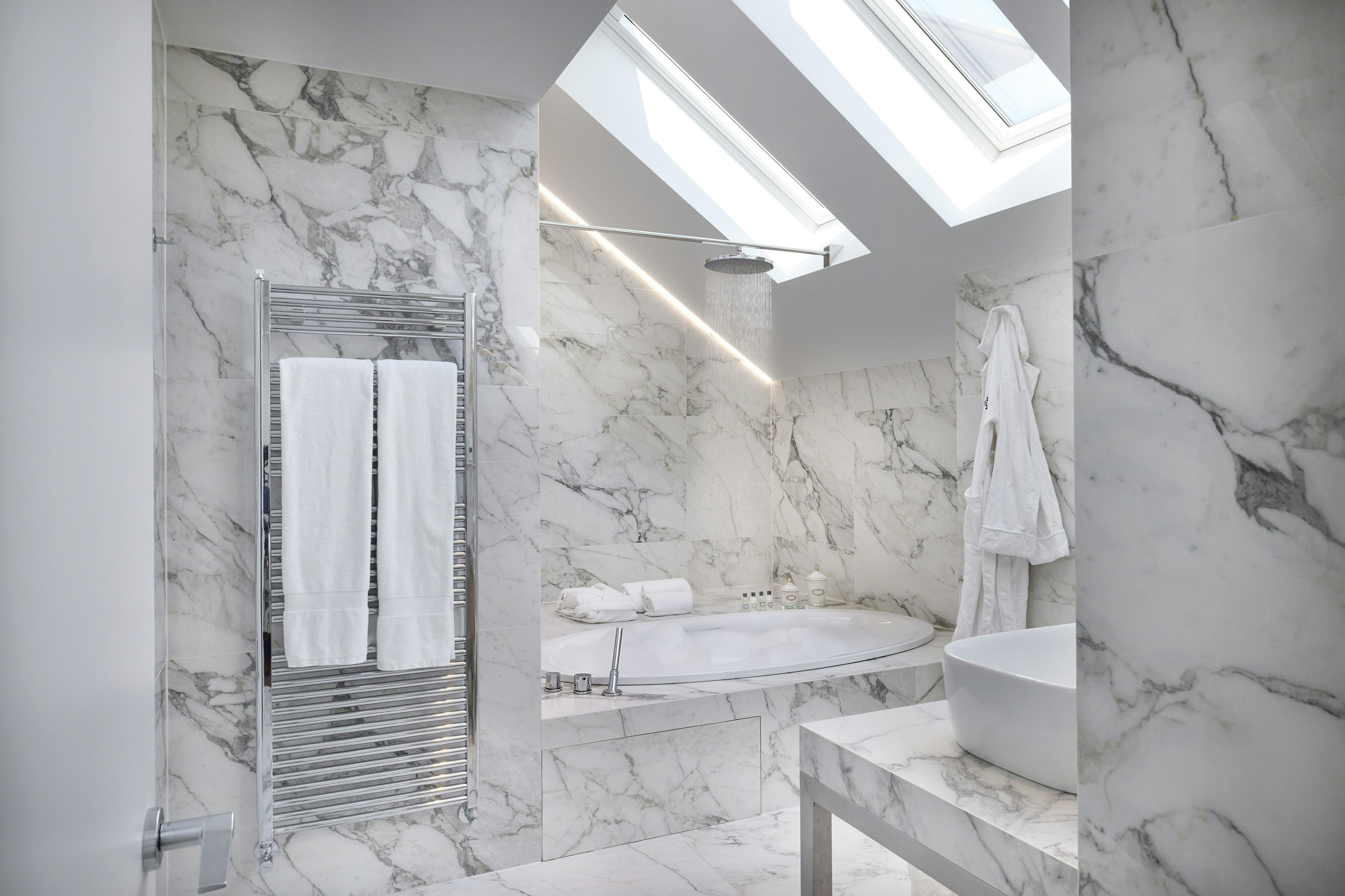 Family Suite - Bathroom