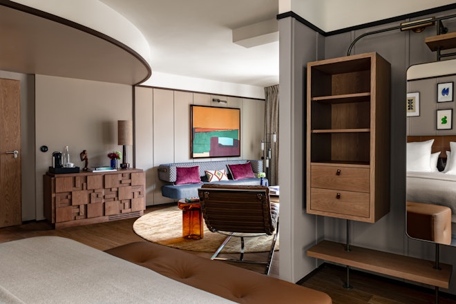 Corner Junior Suite - Living Area