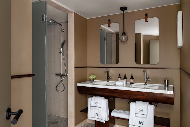 Junior Suite - Bathroom