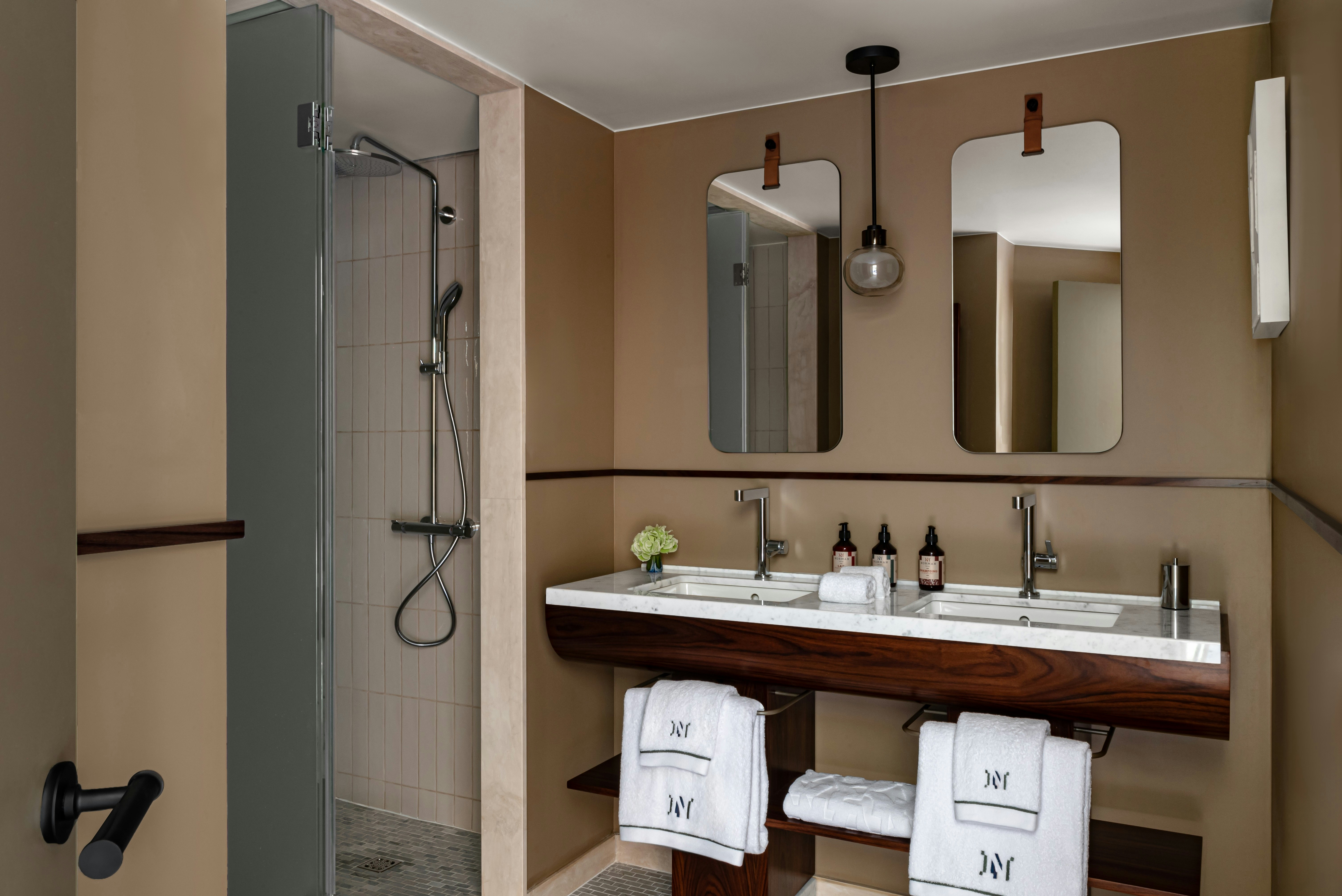 Junior Suite - Bathroom