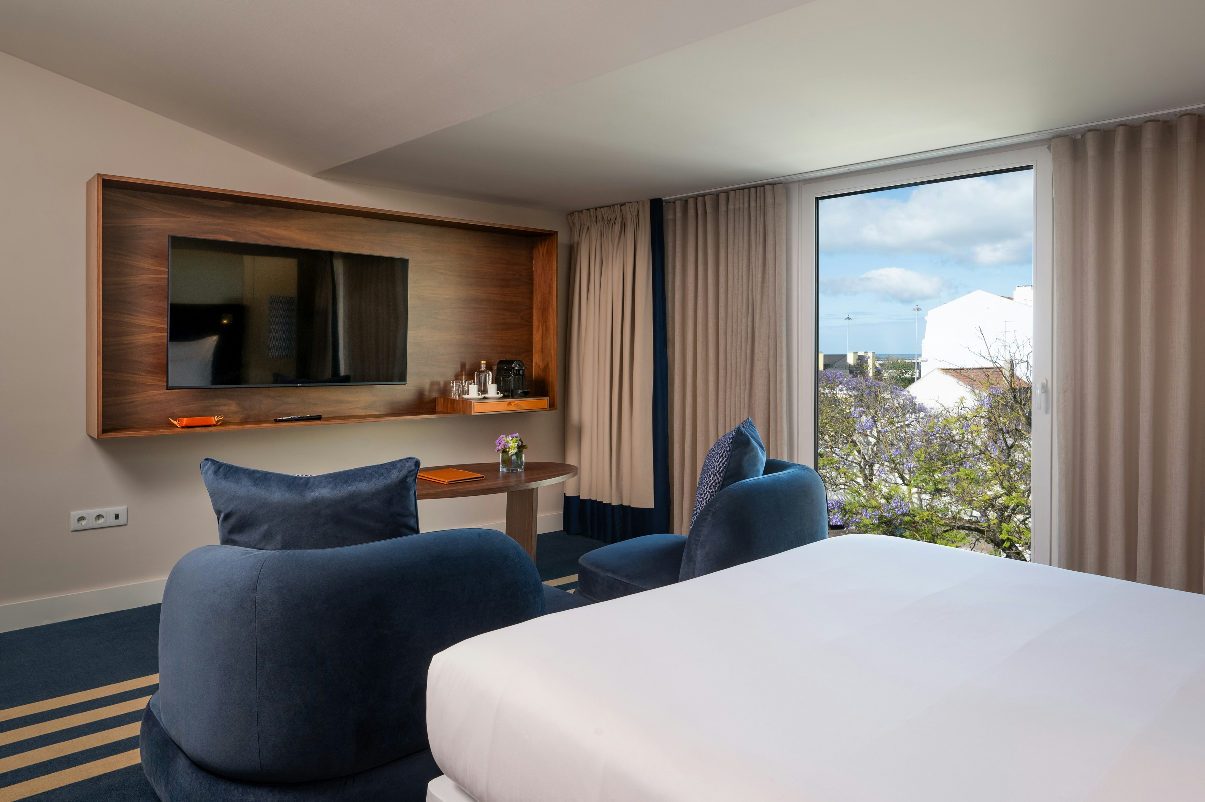 Deluxe Room - Bedroom