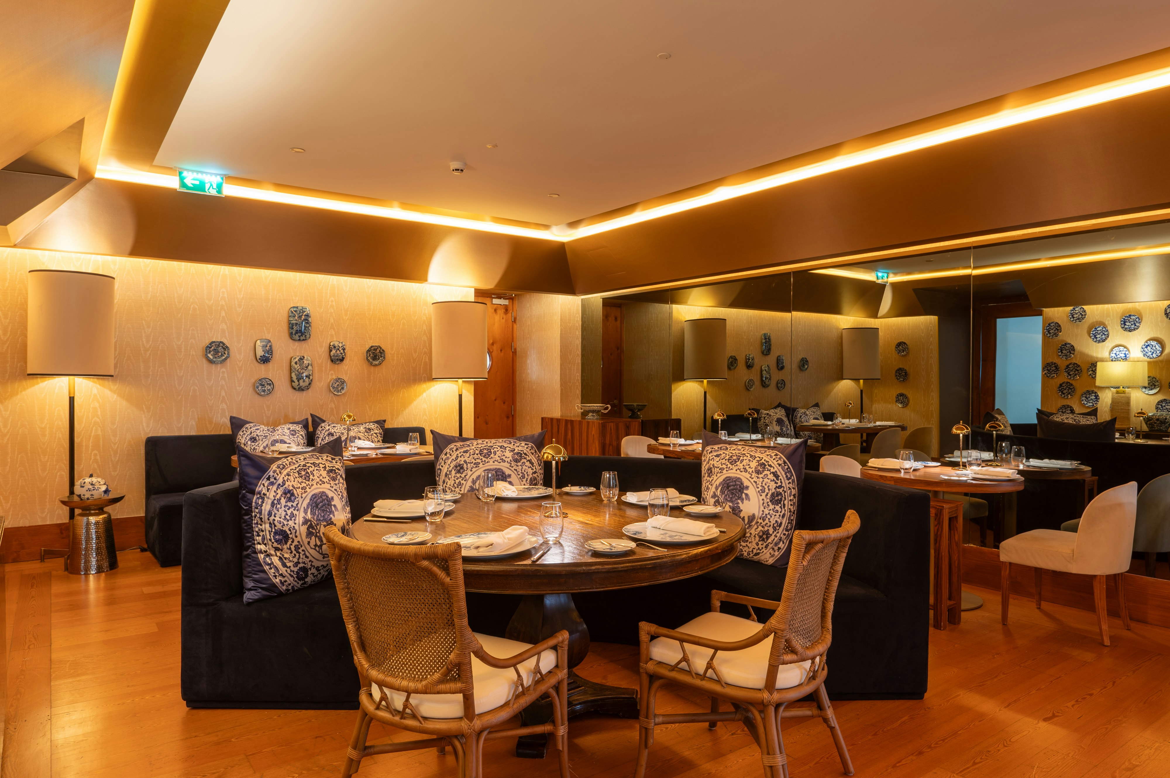 Po Tat Restaurant Gold Room