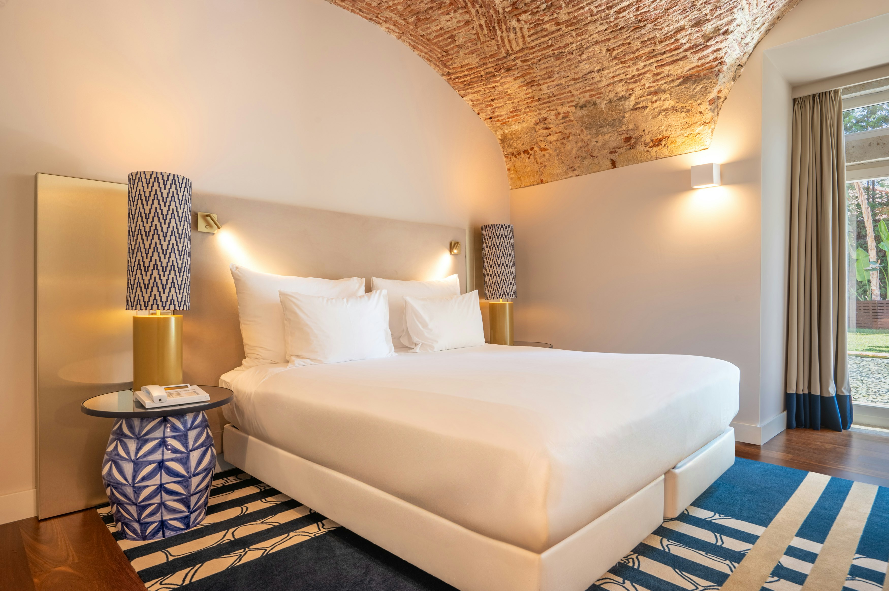 Deluxe Suite - Bedroom