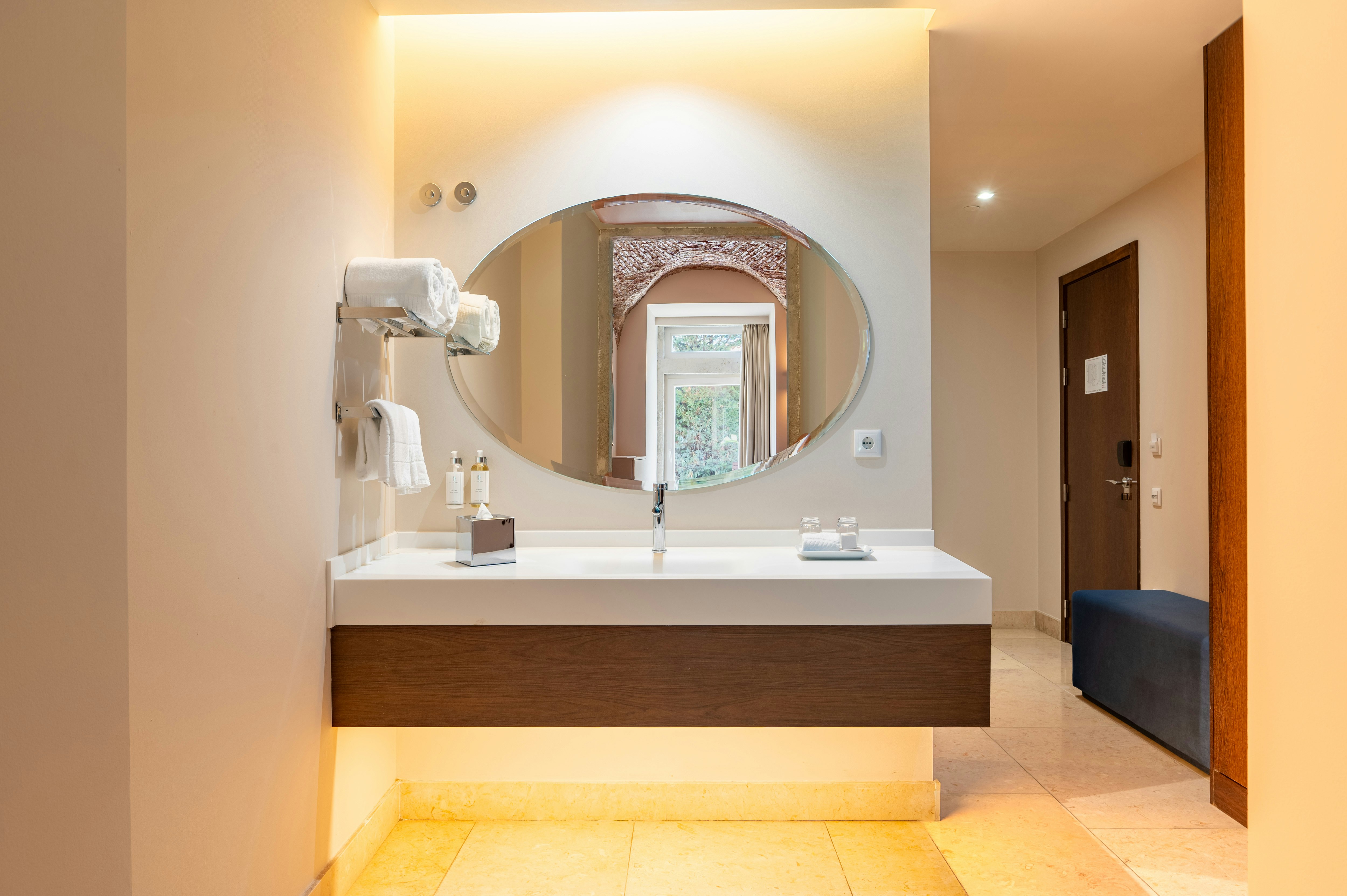 Deluxe Suite - Bathroom