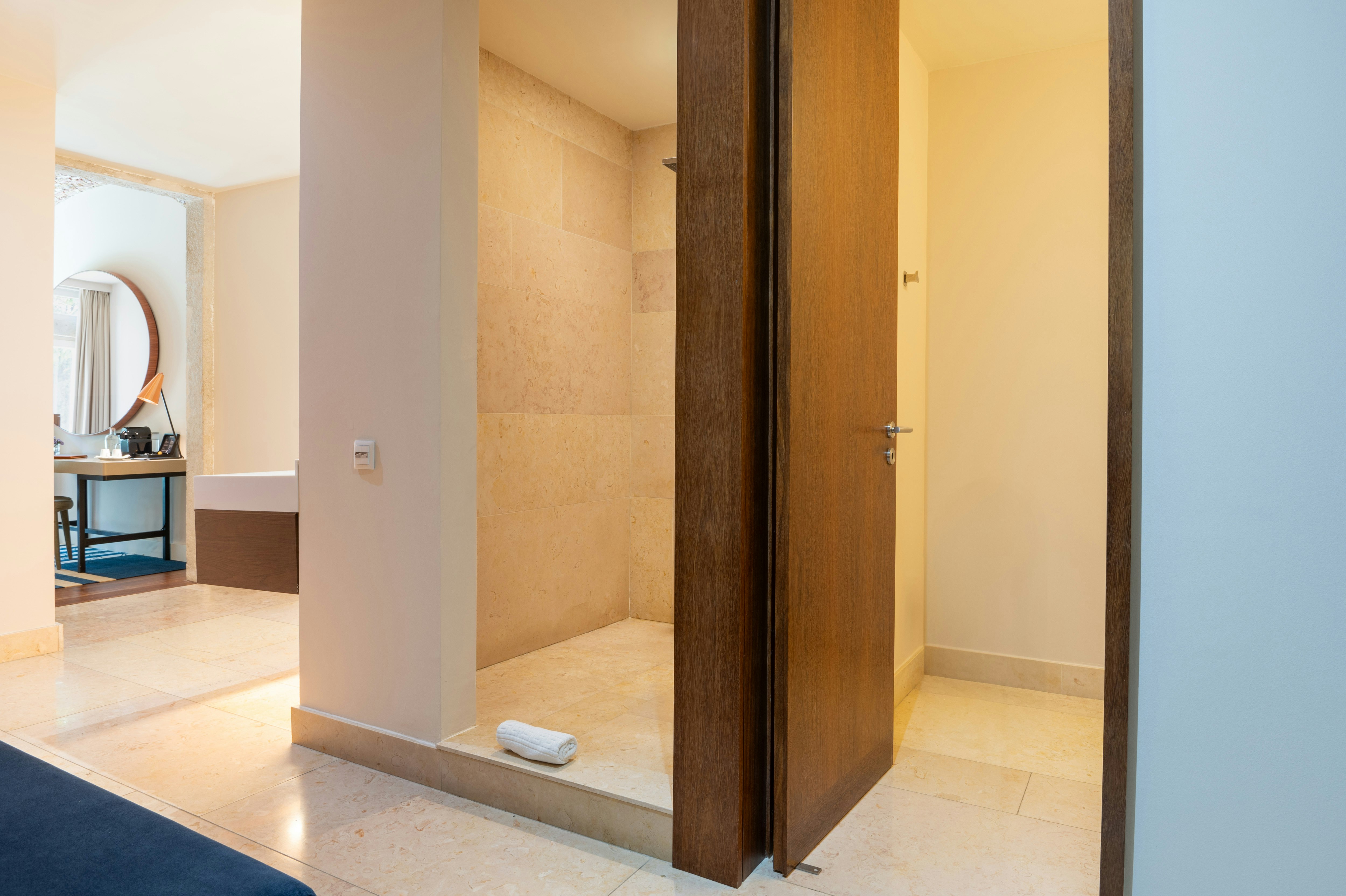 Deluxe Suite - Corridor