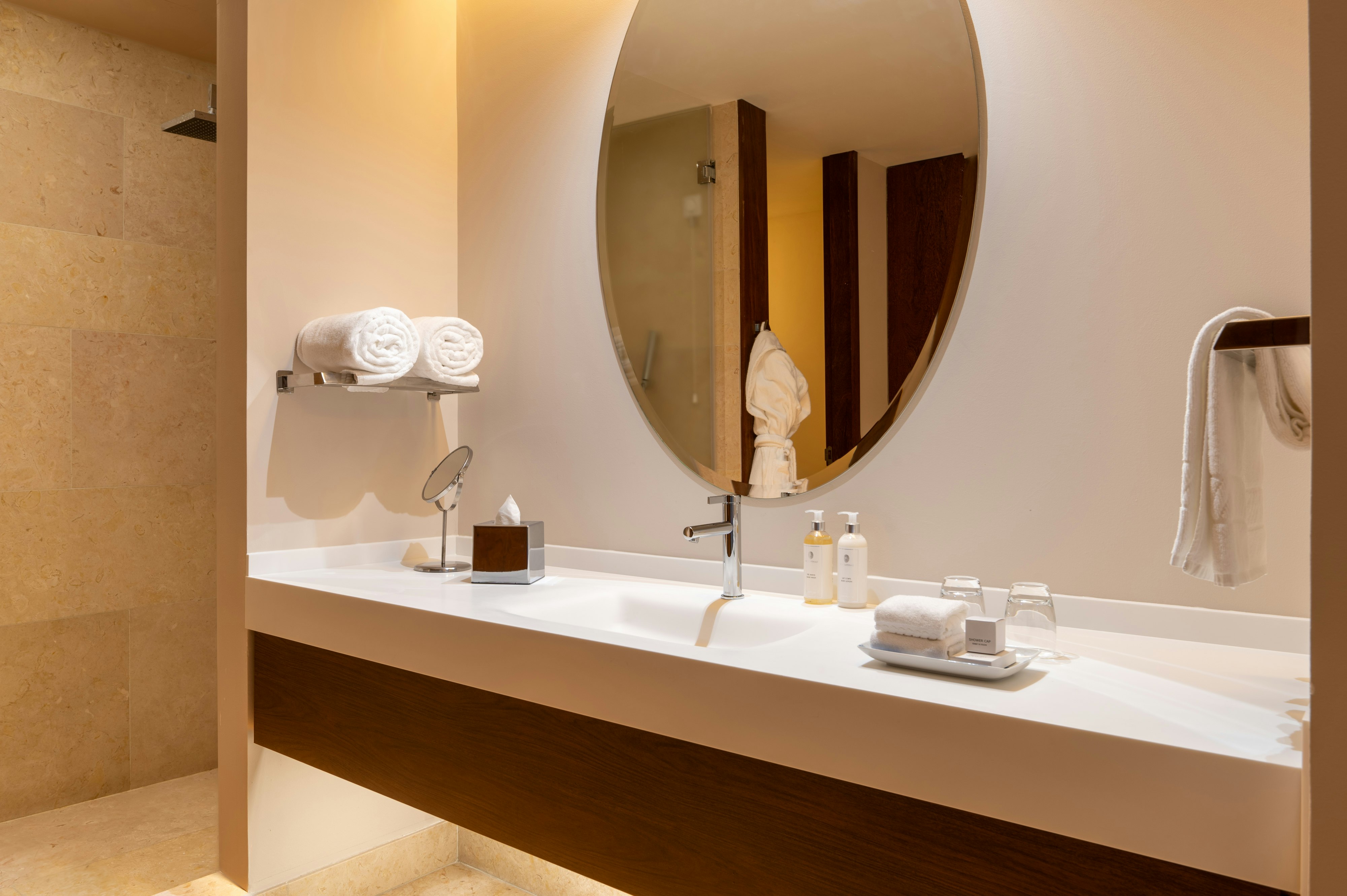 Deluxe Room - Bathroom