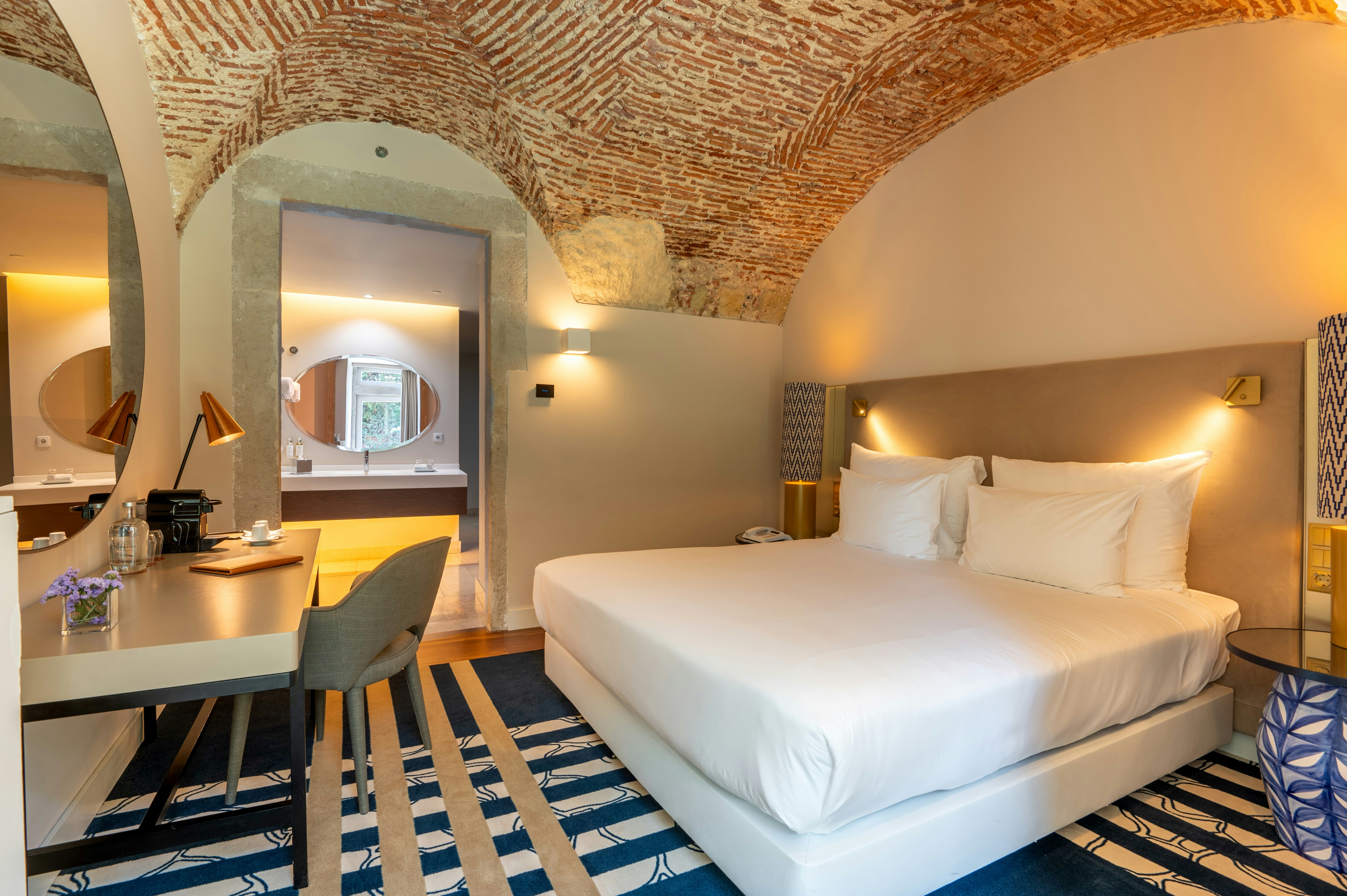 Deluxe Suite - Bedroom