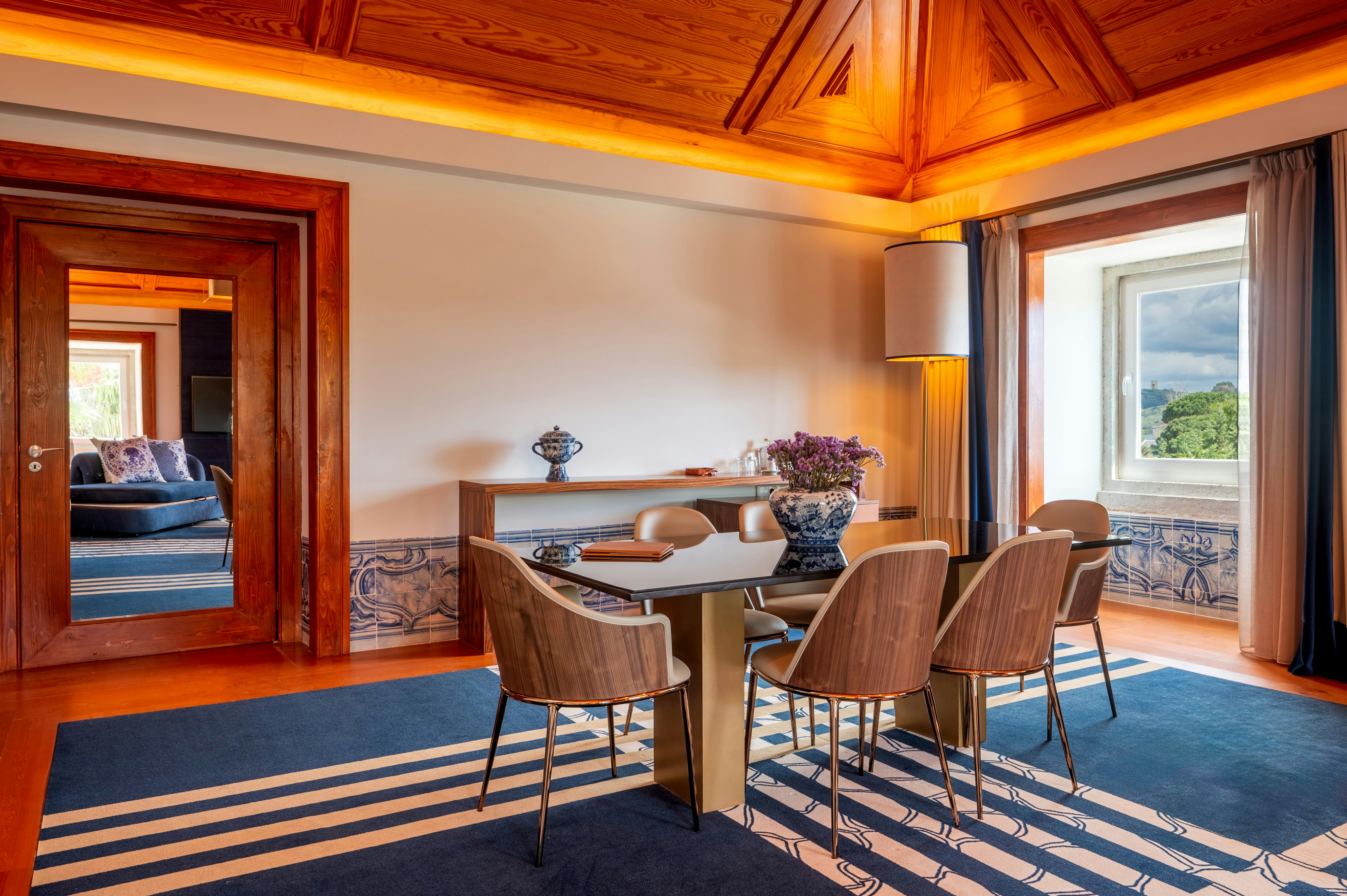 Governor Suite - Dining Area