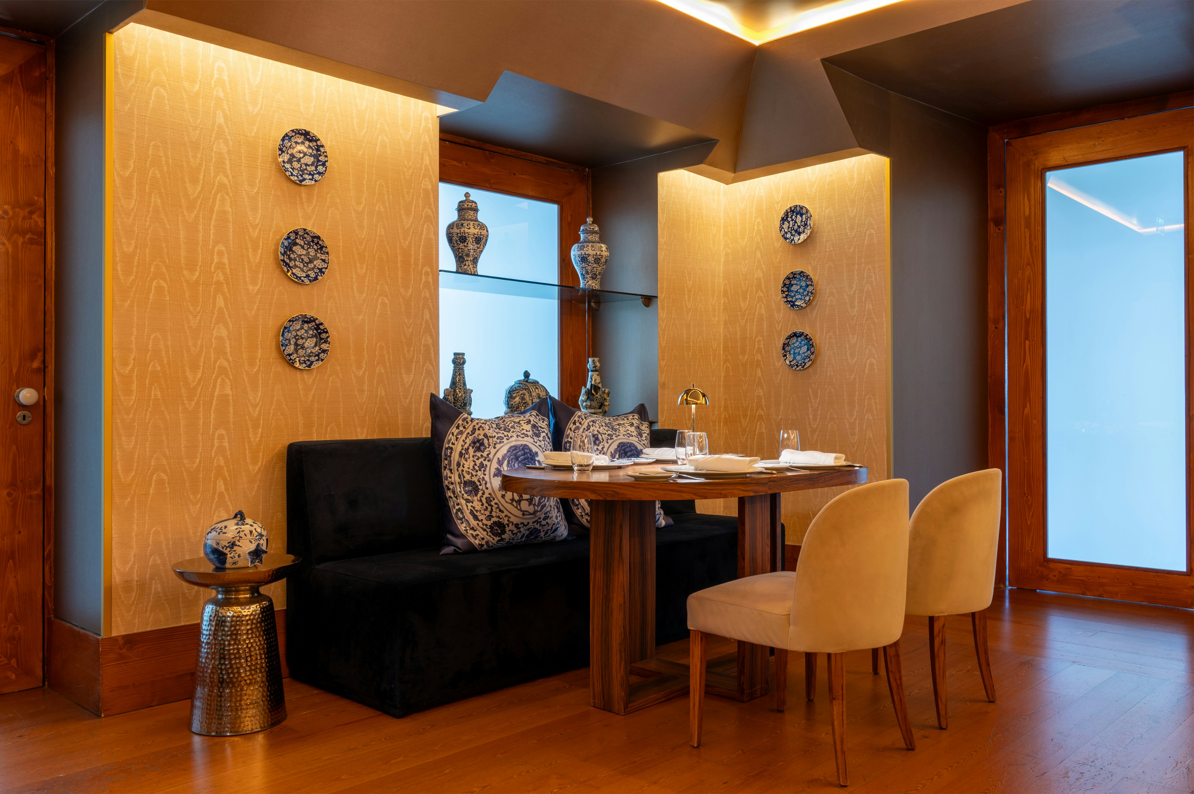 Po Tat Restaurant Gold Room