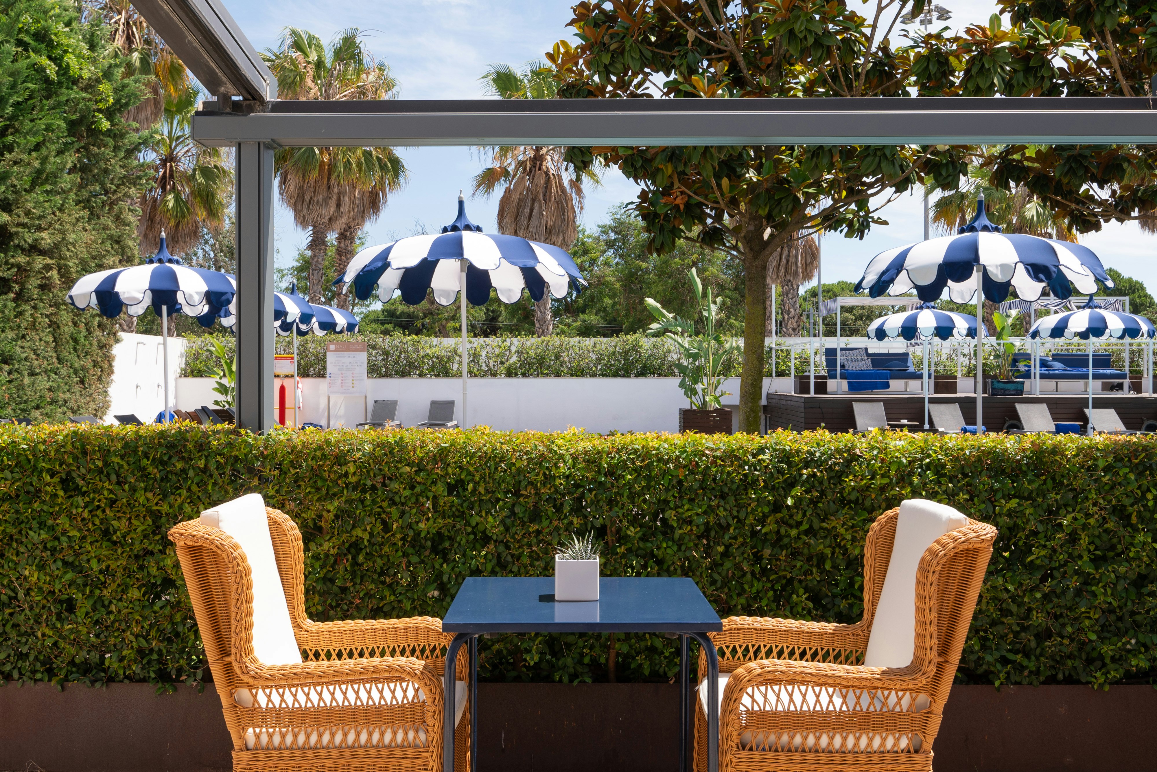 Po Tat Restaurant Outdoor Dining