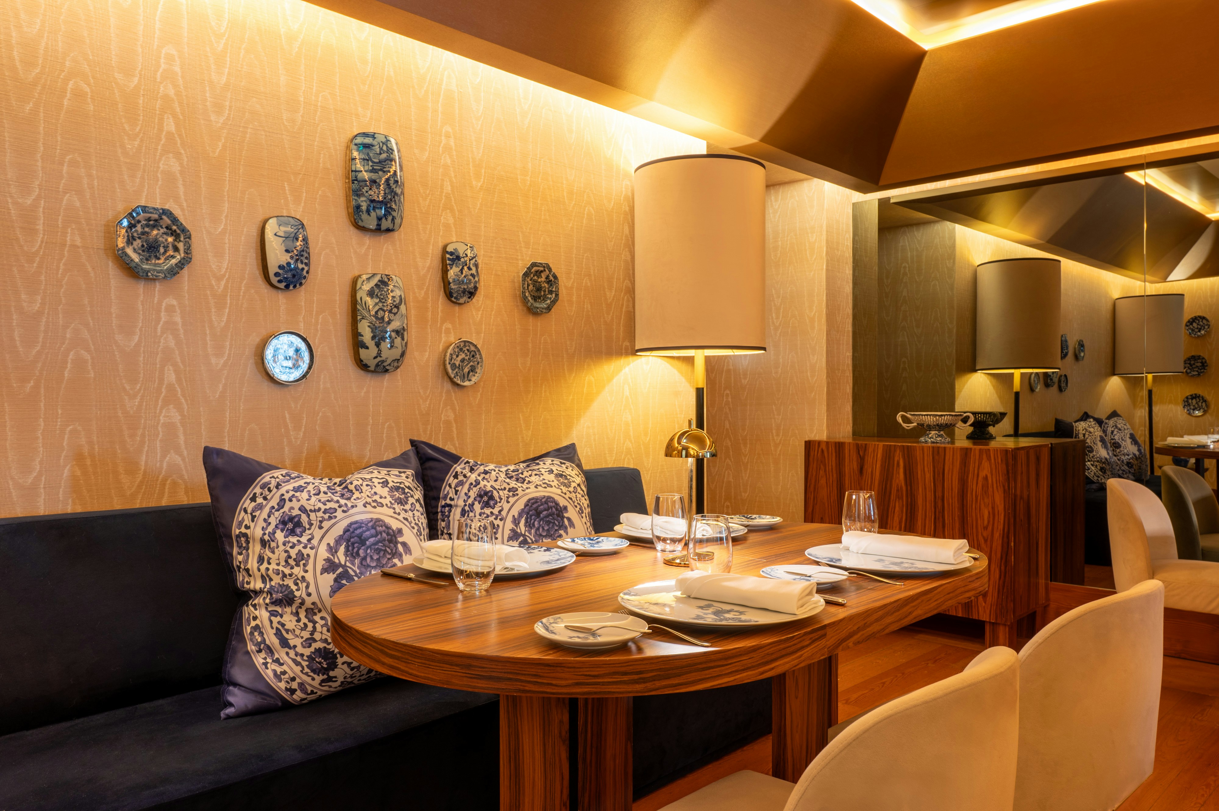 Po Tat Restaurant Gold Room