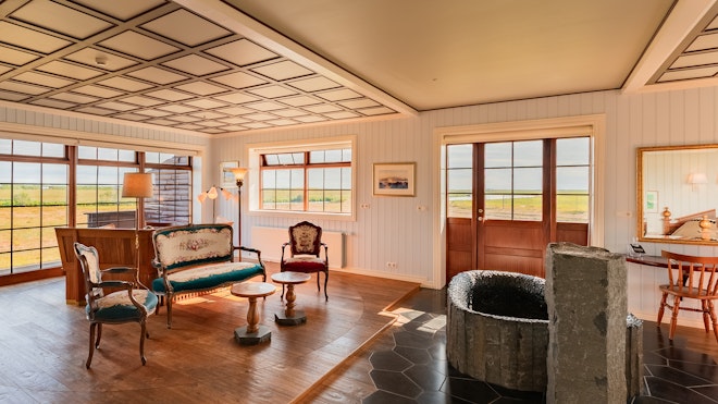 Icelandic Master Suite - Living Area