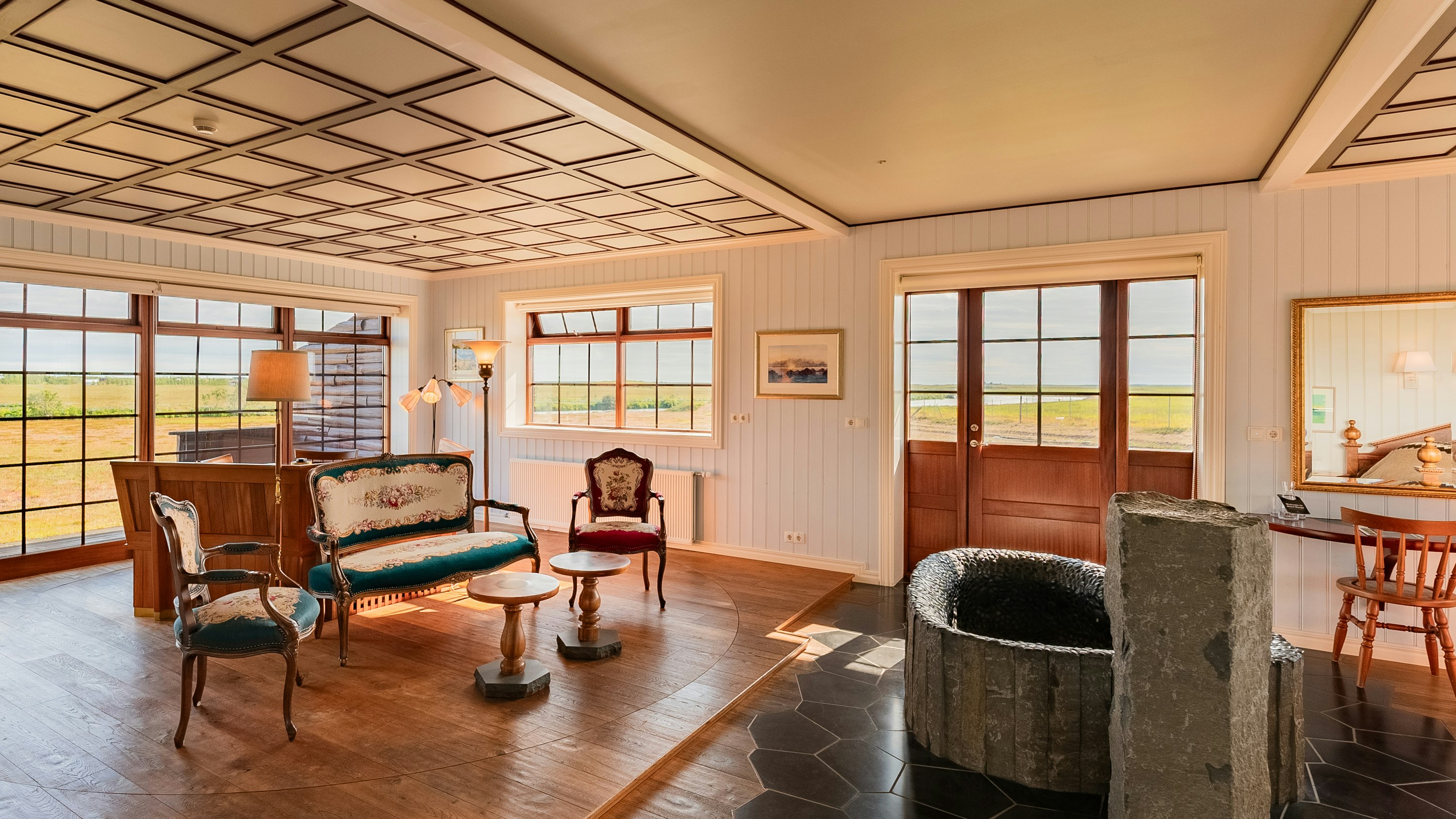 Icelandic Master Suite - Living Area