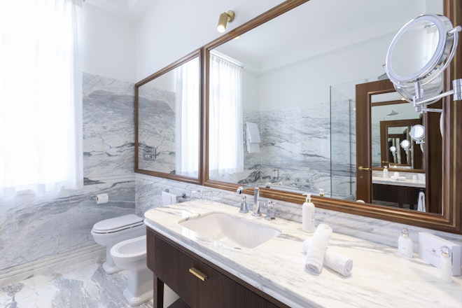 Junior Suite - Bathroom