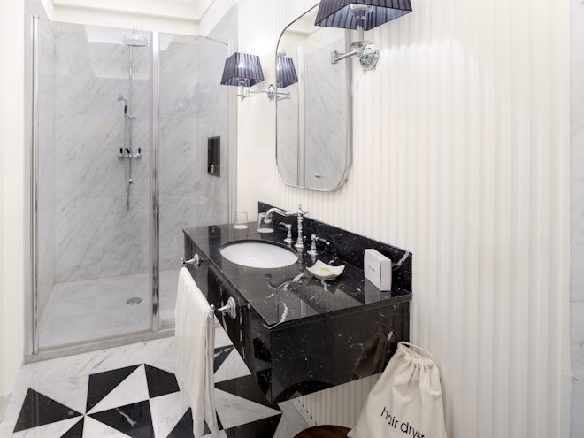 Executive Suite - Bathroom