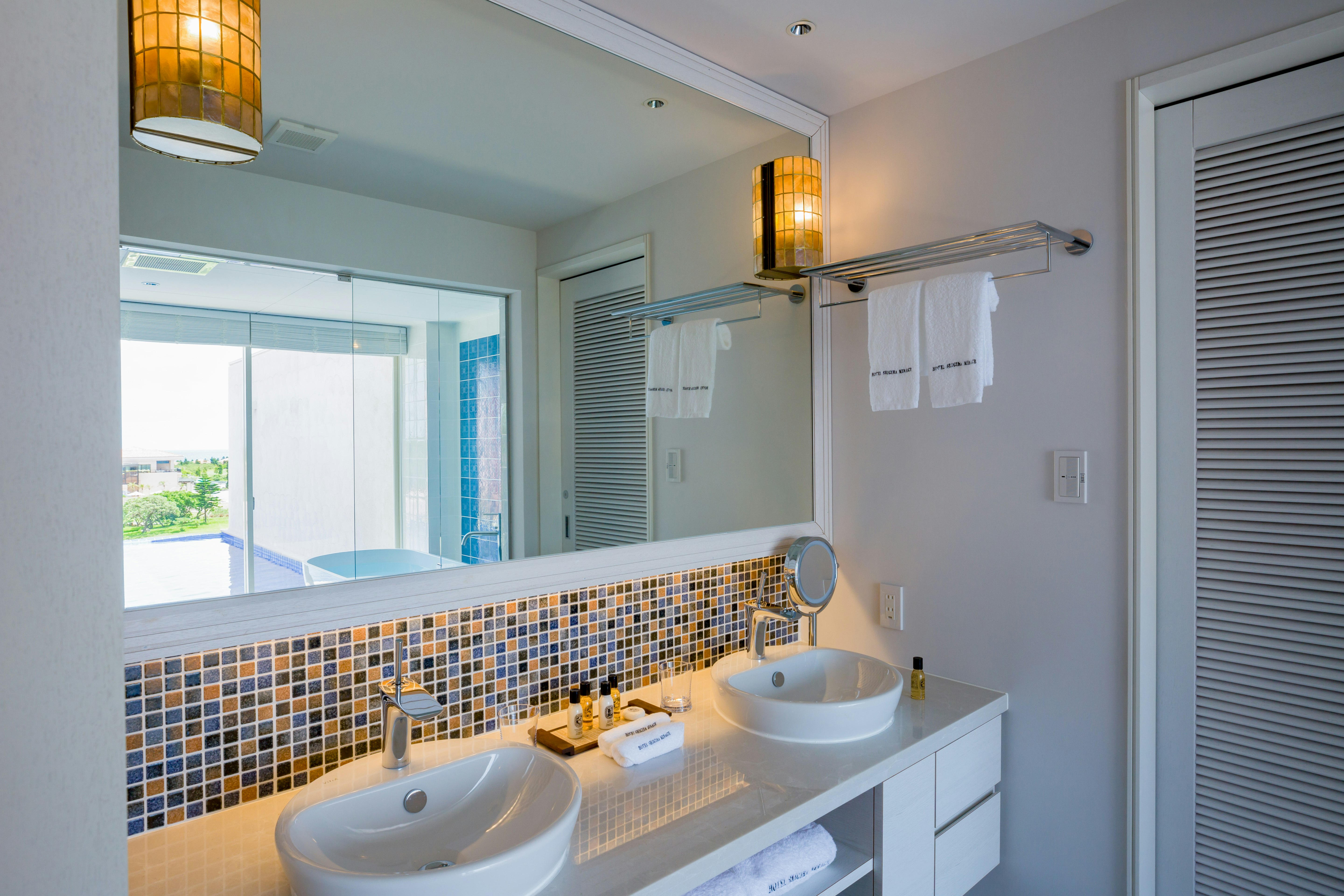 Premier Pool Villa Suite F Bathroom