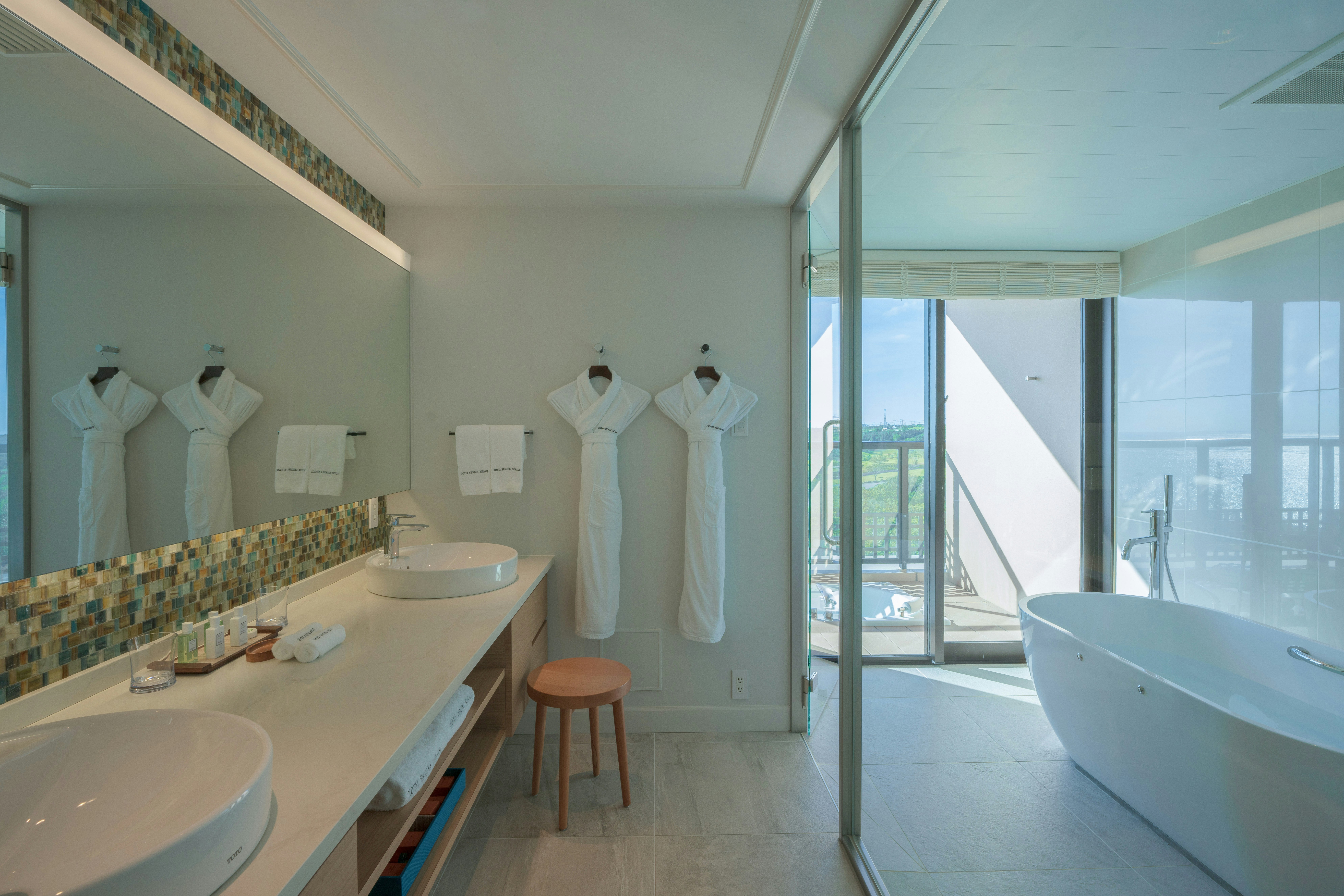 Deluxe Suite One Bedroom Bathroom