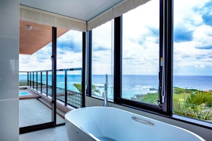 Premier Suite Bathtub & Outdoor Jacuzzi