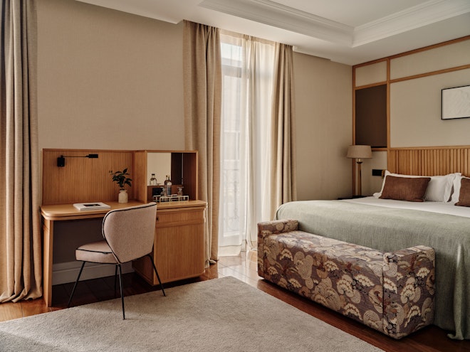 Deluxe King Garden - Bedroom