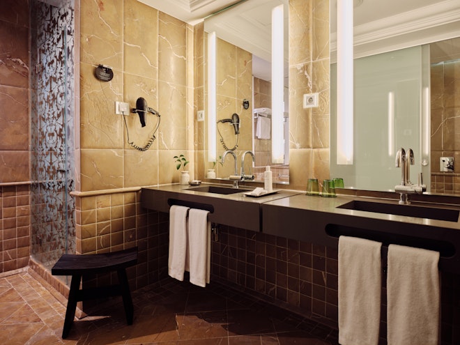 Junior Suite - Bathroom