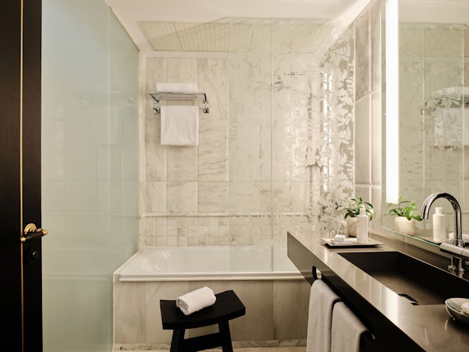 Deluxe - Bathroom