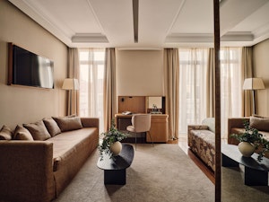 Deluxe King Garden - Living Area