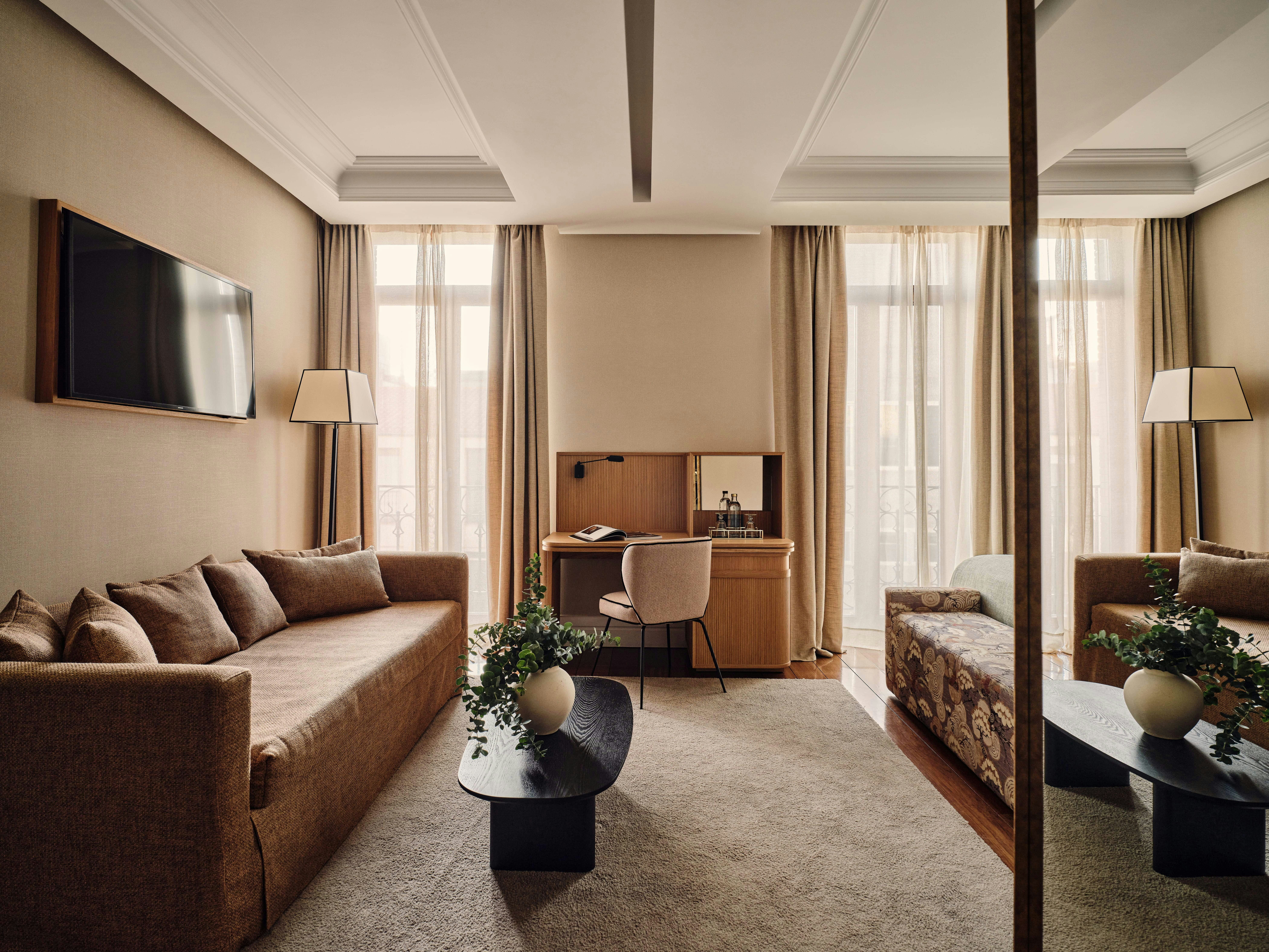 Deluxe King Garden - Living Area