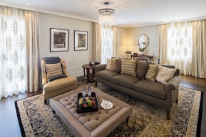Master Suite Lake View with Balcony - Salon
