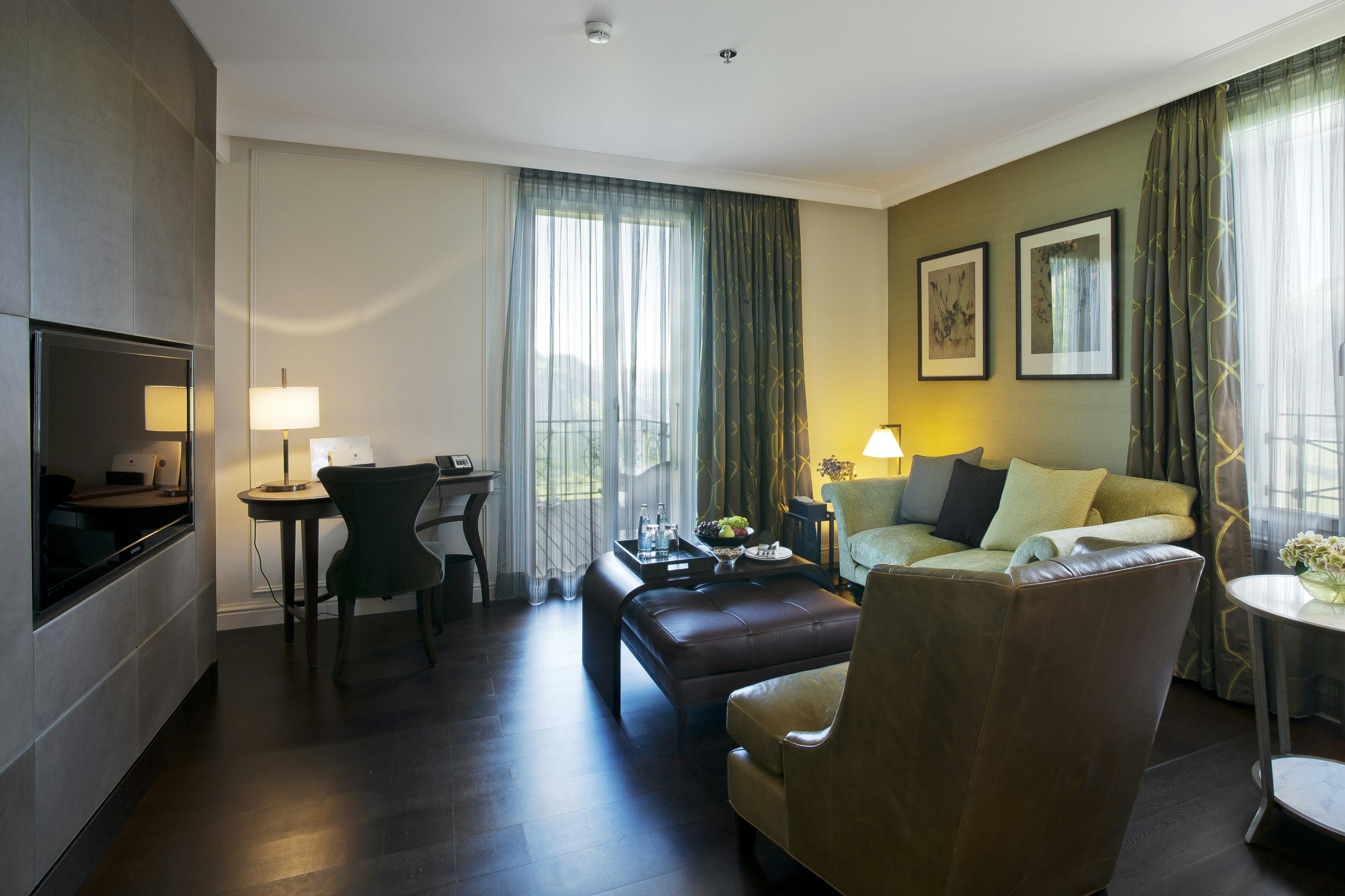 Corner Suite Lake View/Alpine View - Living Area