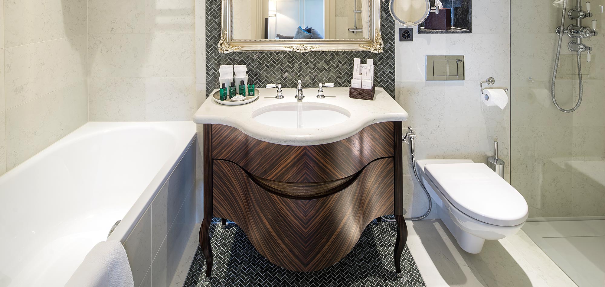 Classic Room Top Floor - Bathroom