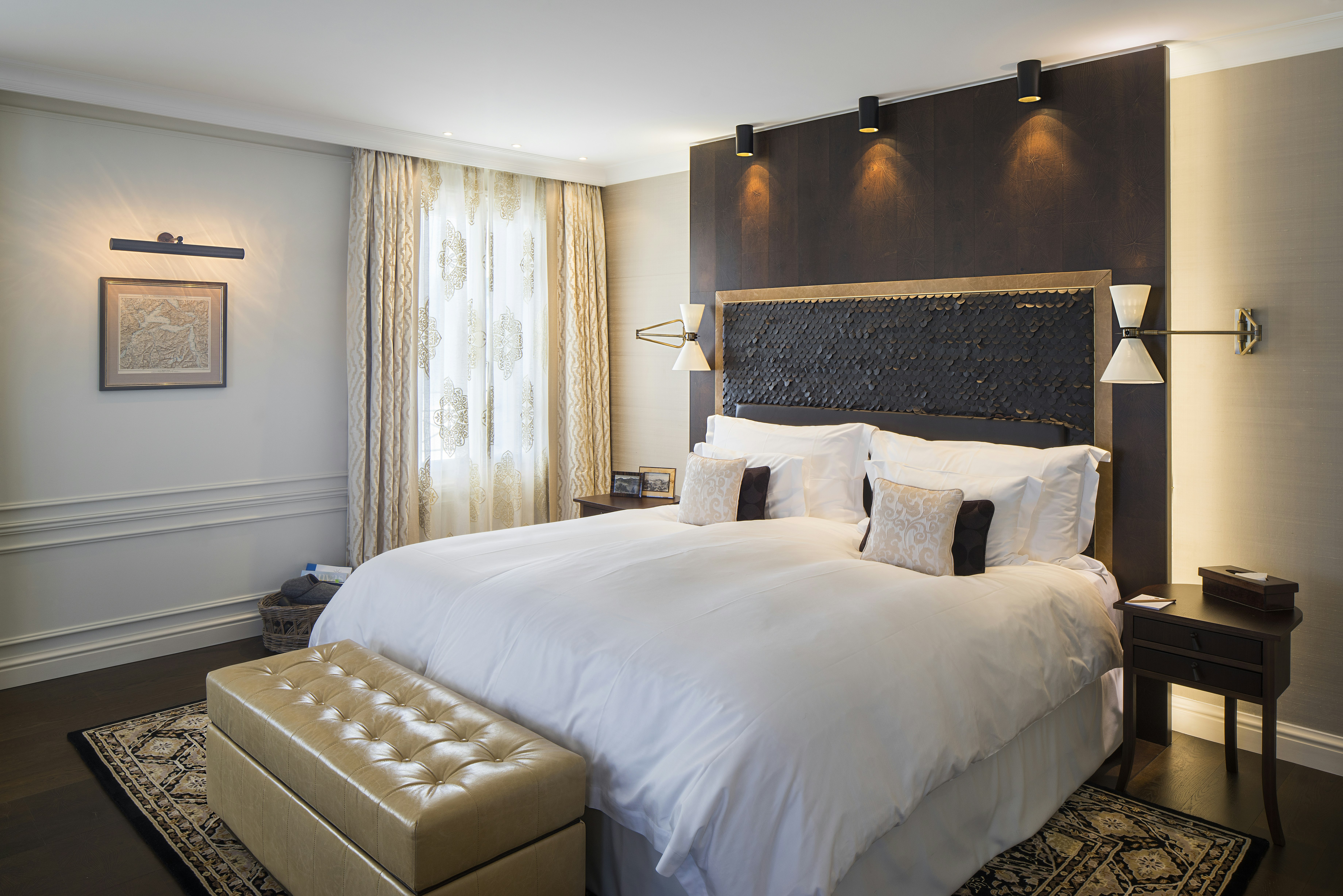 Master Suite Lake View with Balcony - Bedroom