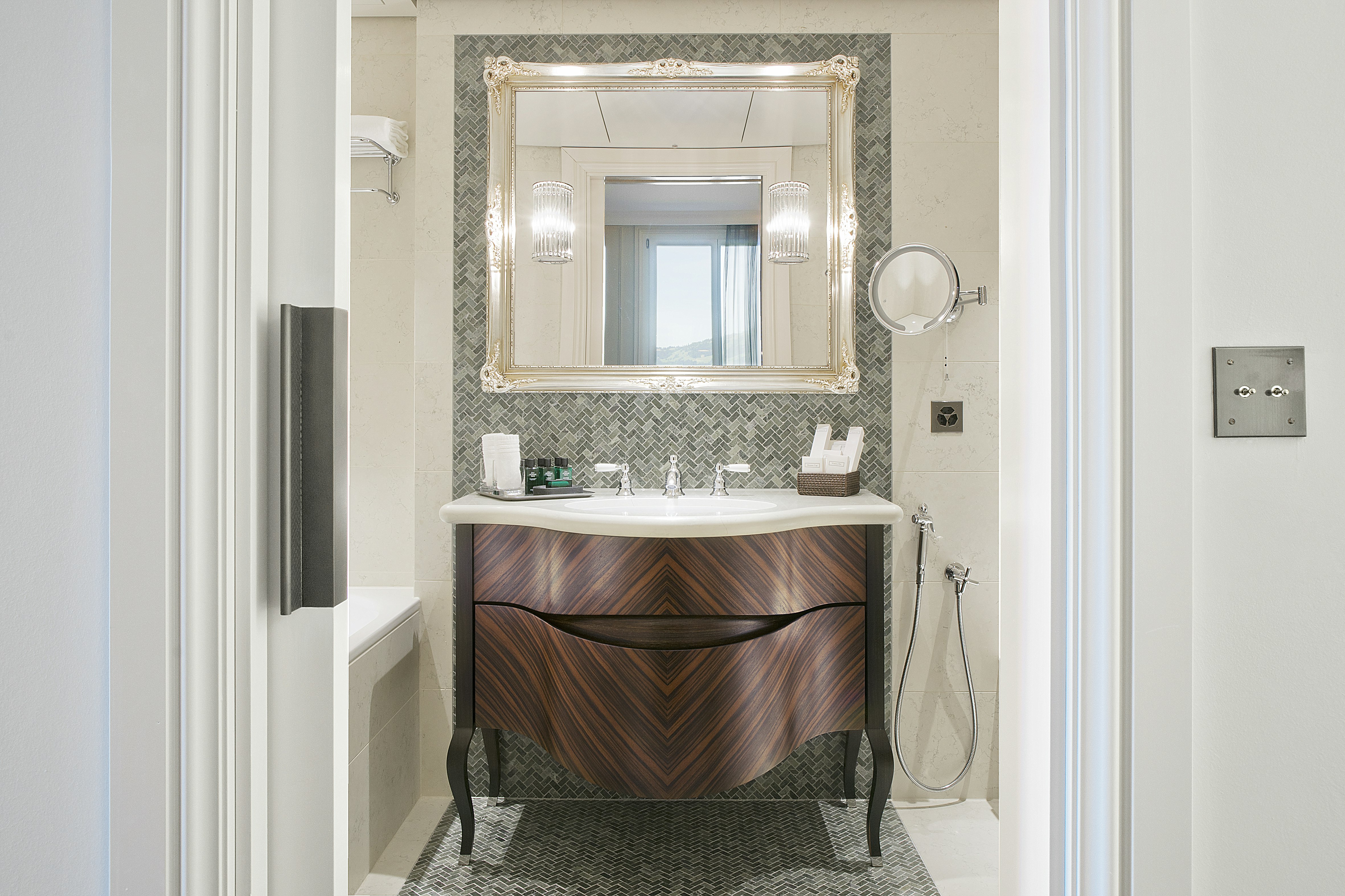 Corner Suite  Lake View/Alpine View - Bathroom