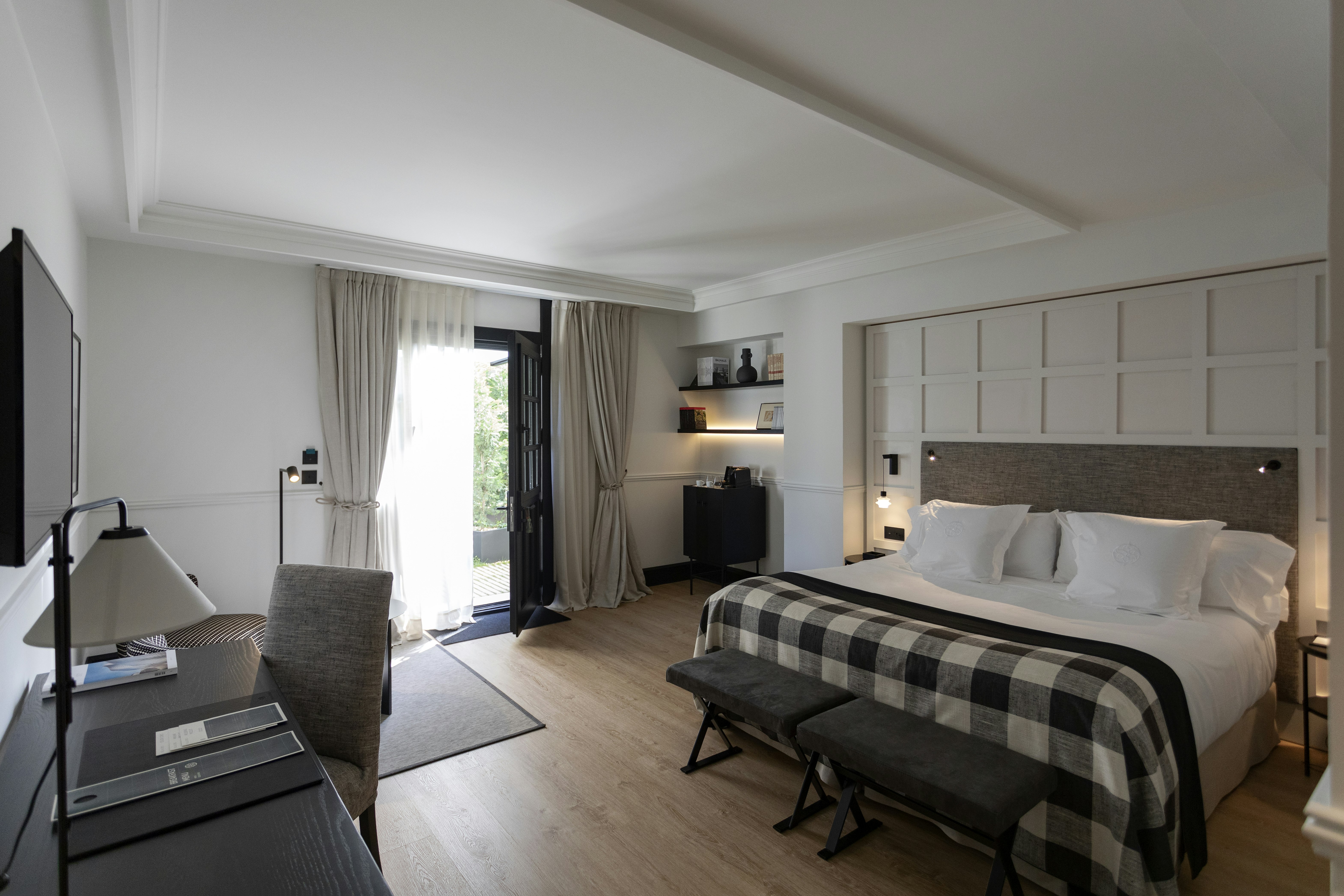 Garden Privilege Room