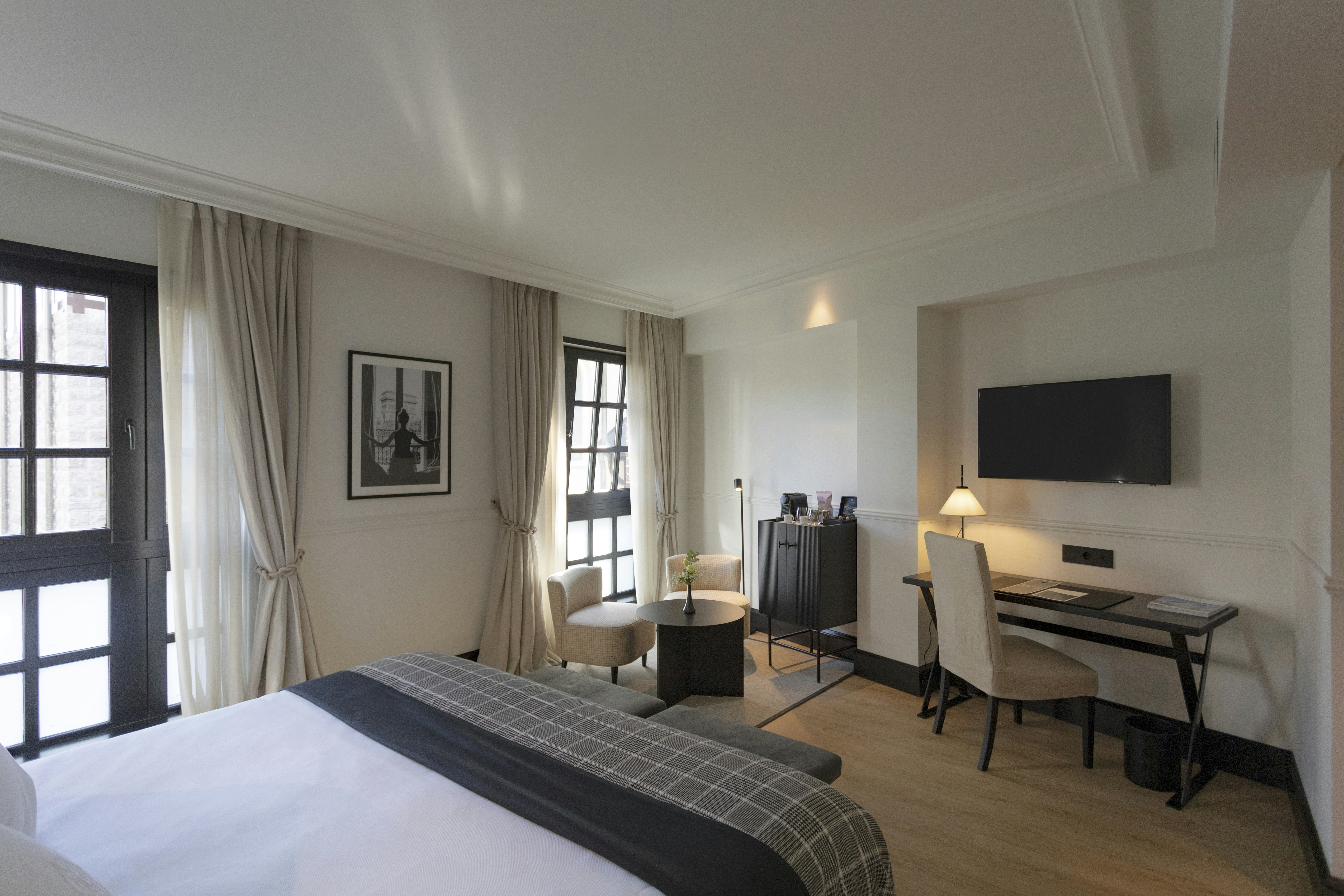 Contemporary Deluxe Room