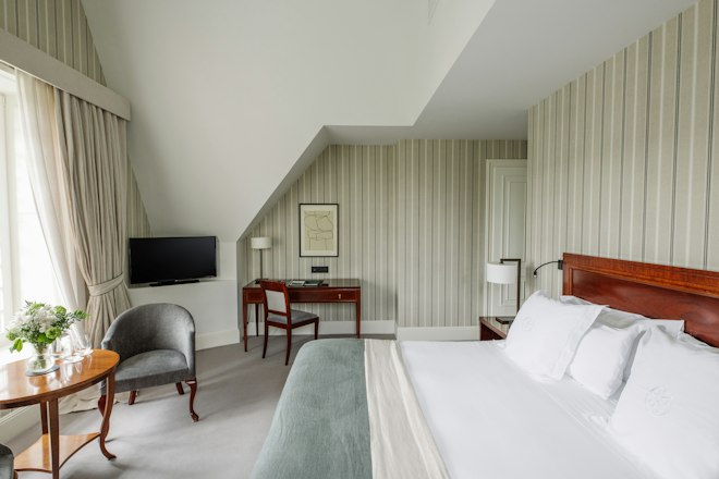 Deluxe Room - Bedroom