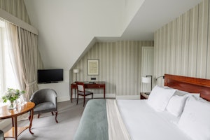 Deluxe Room - Bedroom