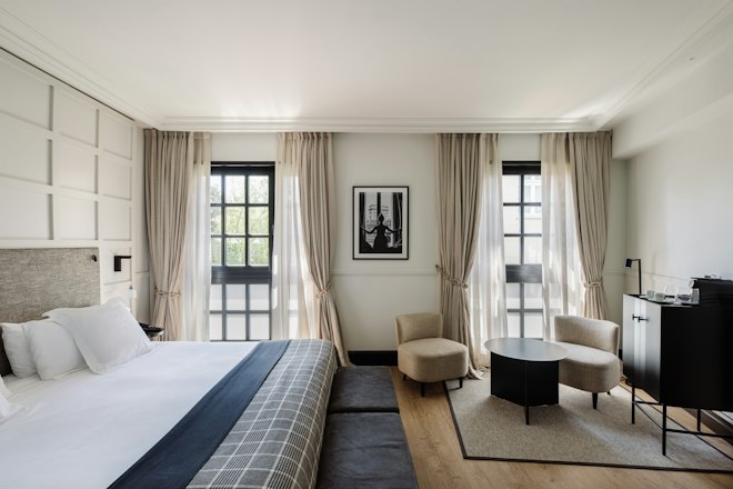Contemporary Deluxe Room - Bedroom