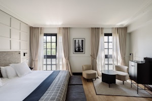 Contemporary Deluxe Room - Bedroom