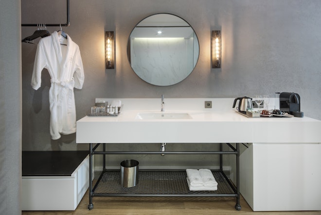 Semi Deluxe King - Bathroom