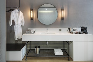 Semi Deluxe King - Bathroom
