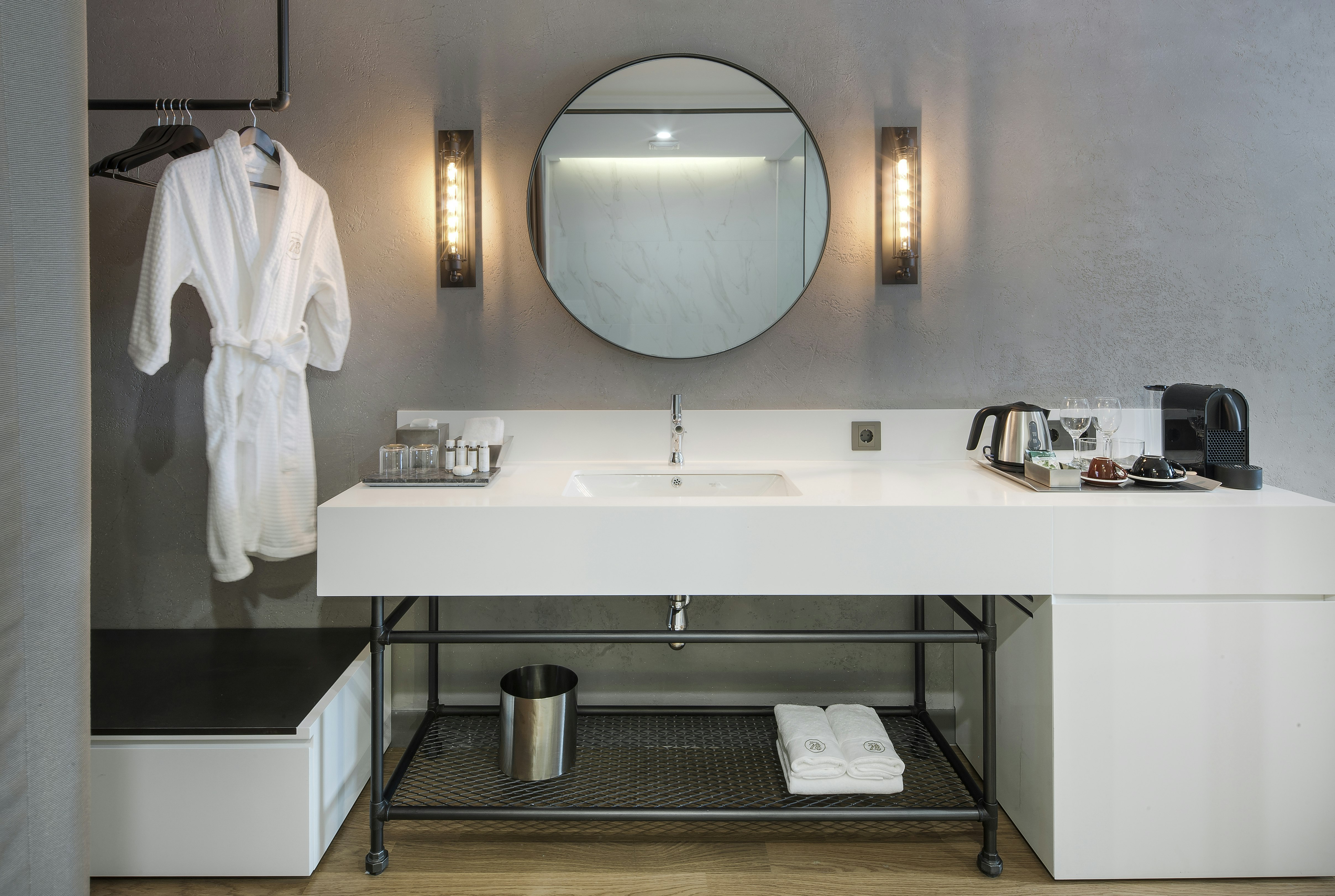 Semi Deluxe King - Bathroom