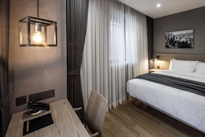 Semi Deluxe King - Bedroom