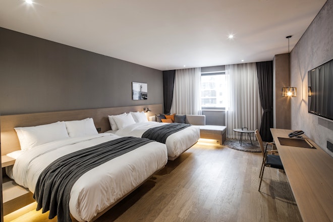 Family Twin Queen - Double Bedroom